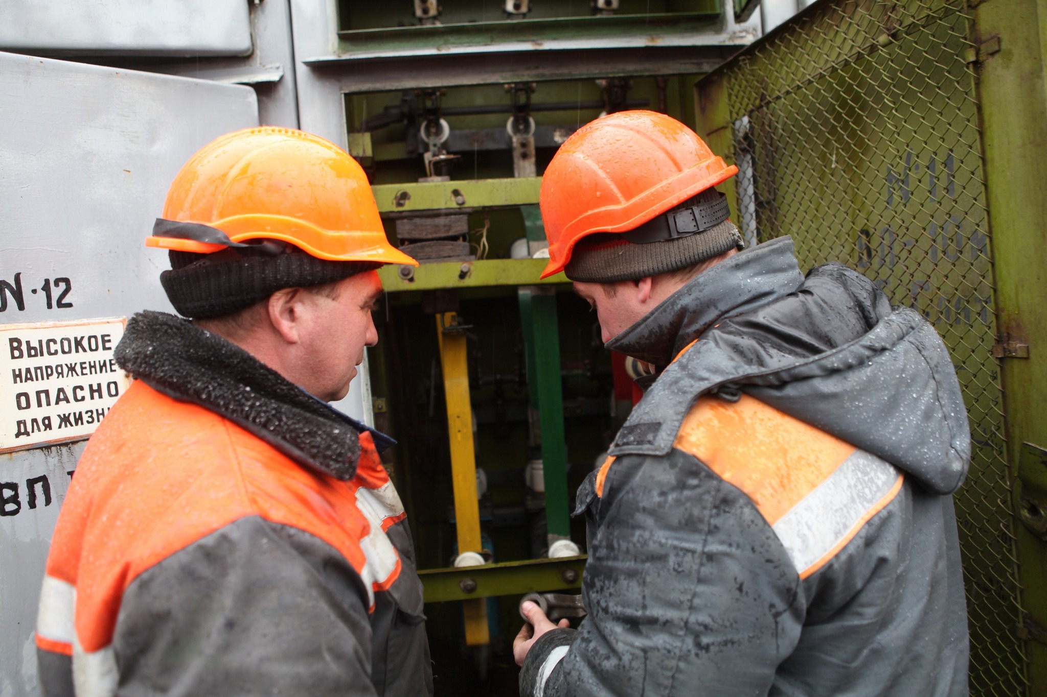 Энергетики вернули свет еще в две деревни в Харьковской области
