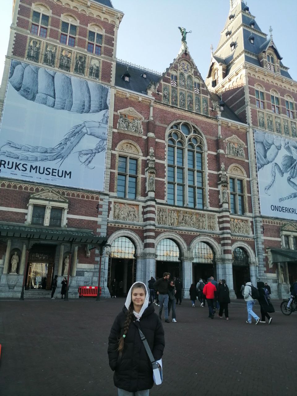 В іспанському календарі опублікували малюнок харківської школярки