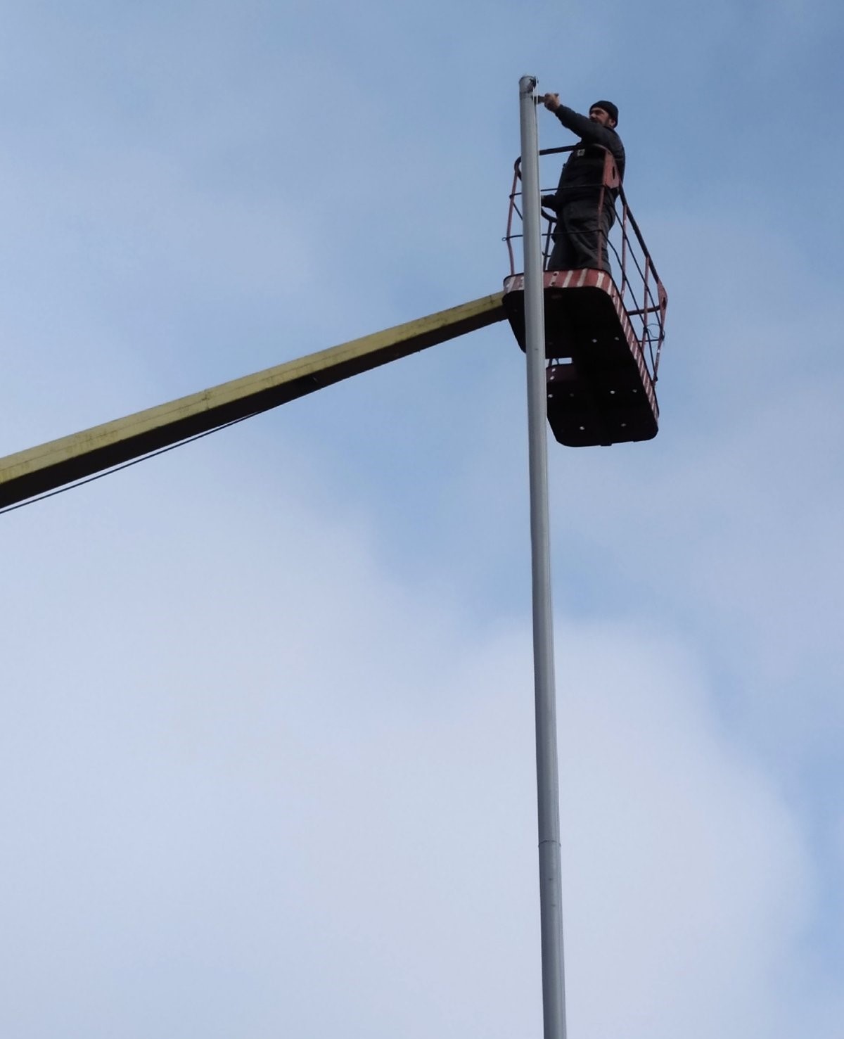 У Барвінковому підняли український стяг