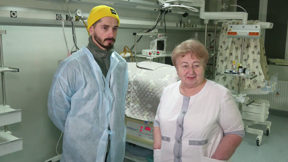 Волонтеры передали харьковским медикам реанимобиль для новорожденных