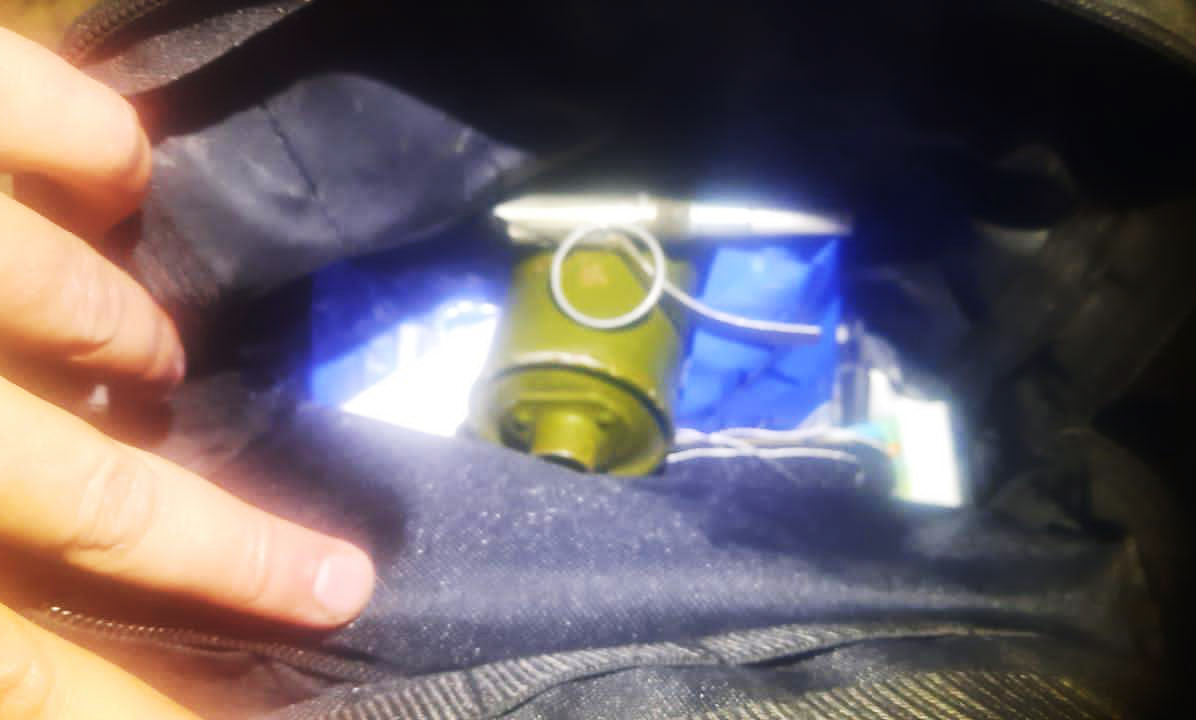 На Харківщині затримали чоловіка, який у маршрутці їхав з гранатами та пістолетом.