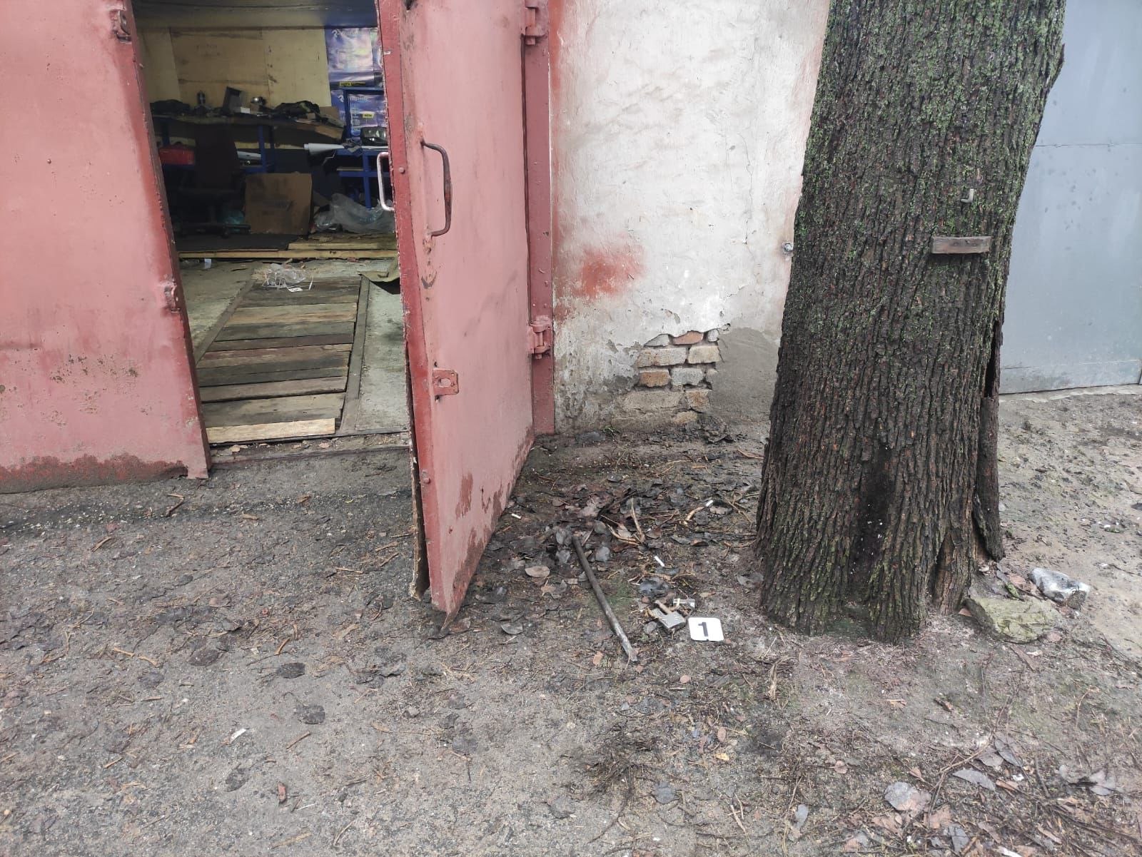 Харків&rsquo;янин замкнув у гаражі чоловіка та бив