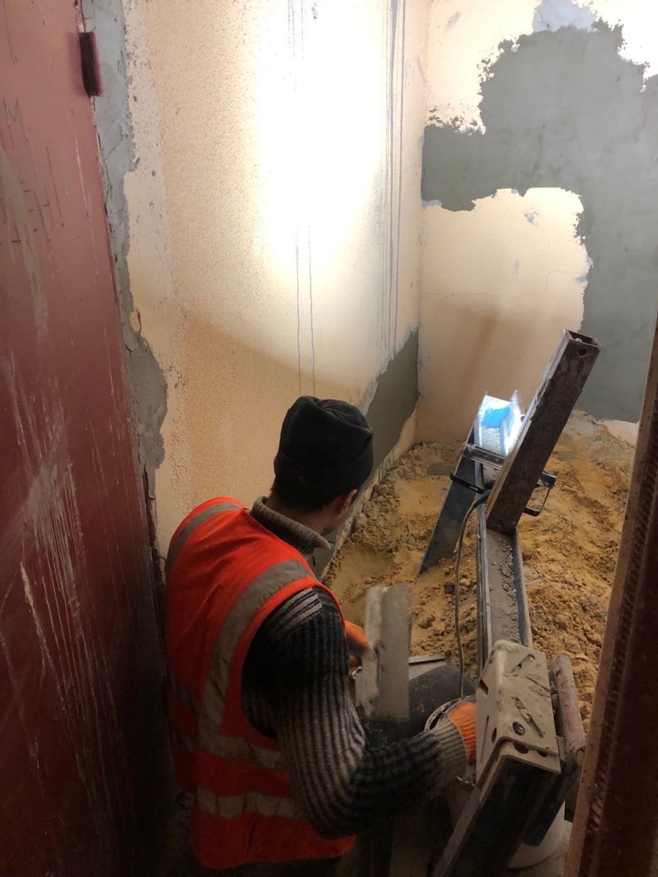 В Харькове восстанавливают пострадавшие от российских обстрелов дома