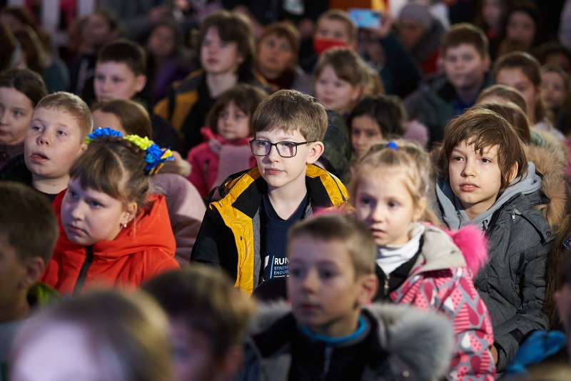 В Харьковском метро открыли новогоднюю елку