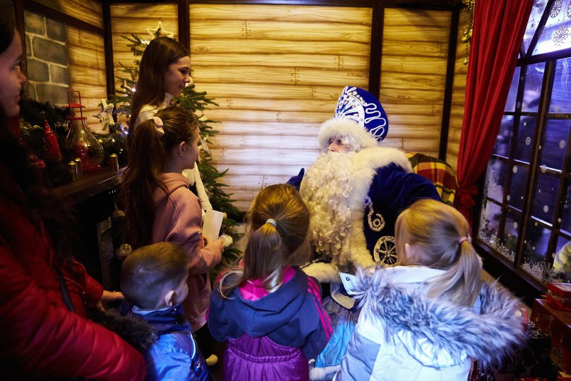 В Харьковском метро открыли новогоднюю елку