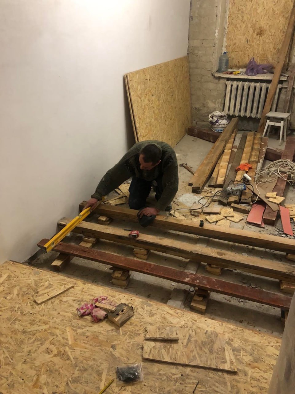 У Харкові відбудовують знищені російськими ракетами будинки