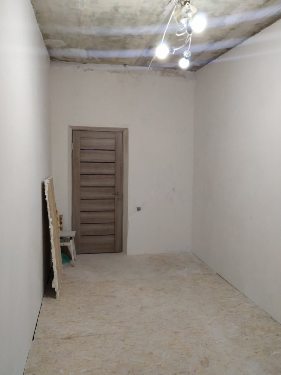 У Харкові відбудовують знищені російськими ракетами будинки