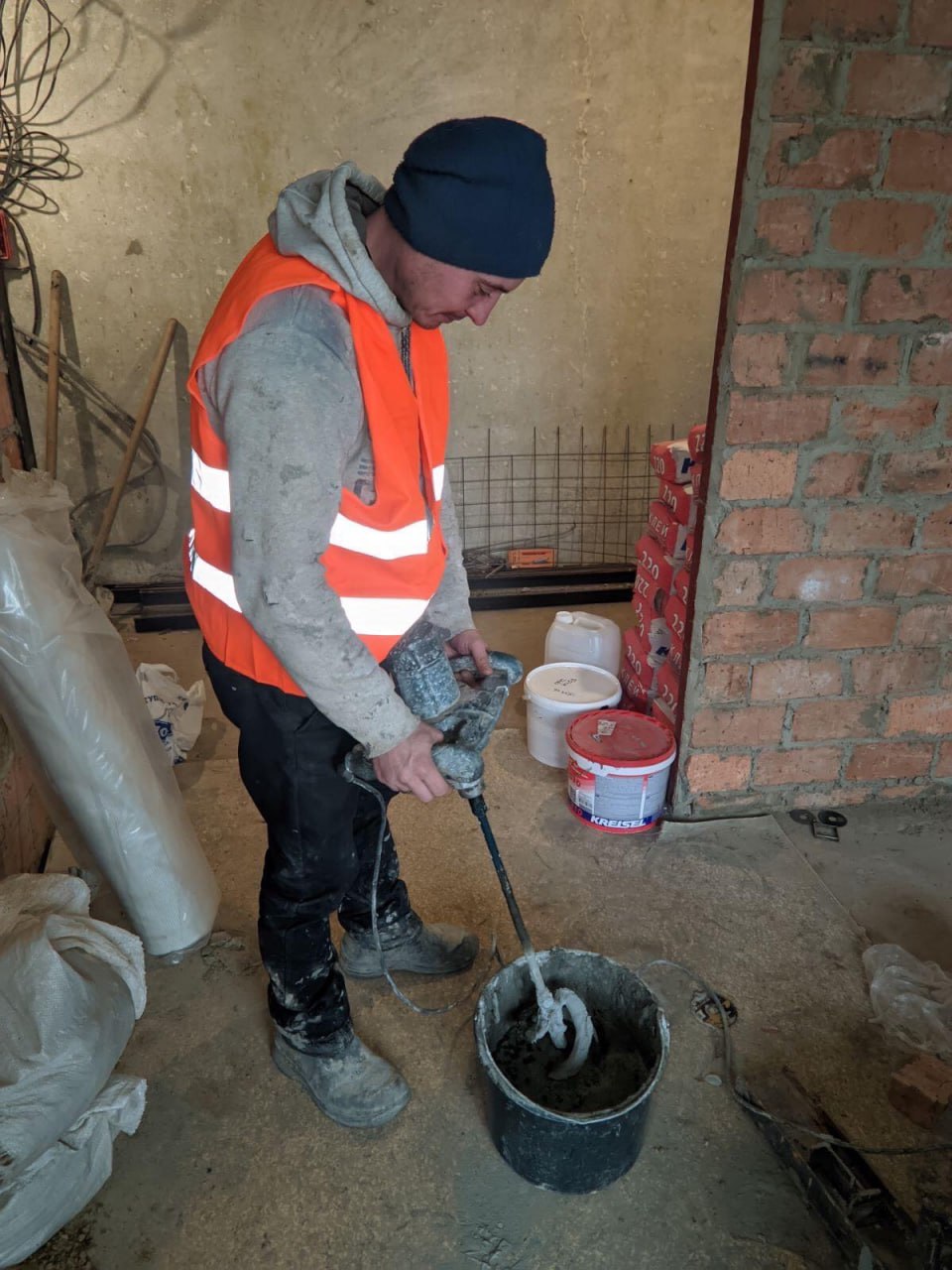 В Харькове восстанавливают разрушенные РФ дома