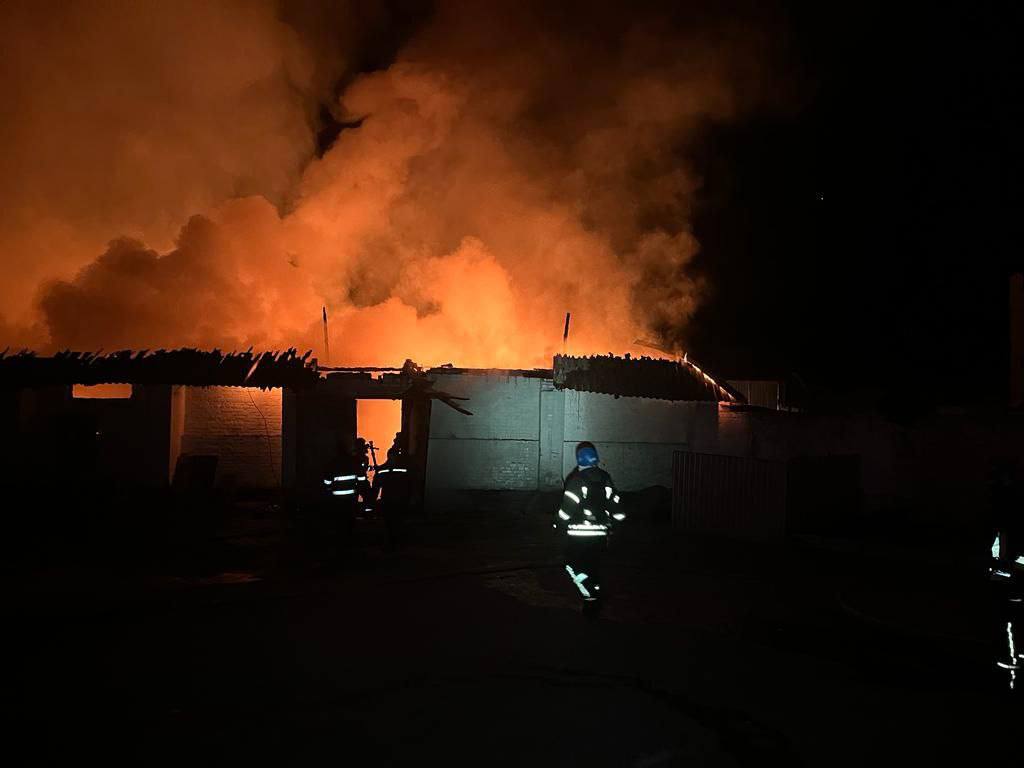 Зранку окупанти обстріляли Куп’янськ, виникли масштабні пожежі.