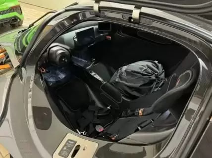 В Україні за 3,7 мільйона доларів продають авто без керма