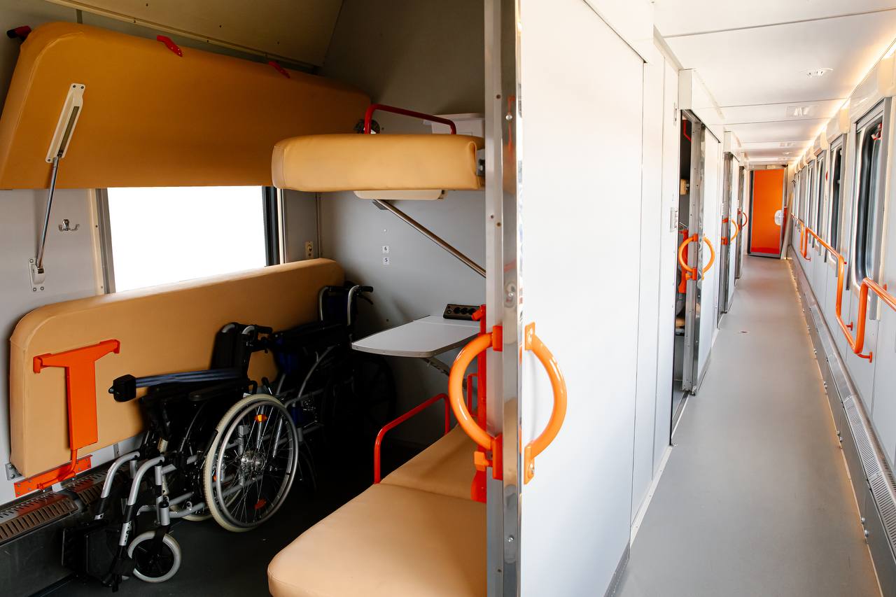 Укрзалізниця презентує перший безбар&rsquo;єрний вагон для груп пасажирів на колісному кріслі фото 1