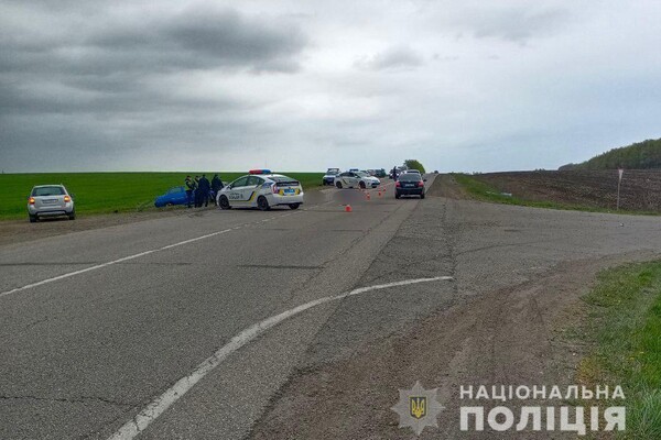 Двое погибших: на въезде в Харьков ВАЗ не пропустил Audi фото 2