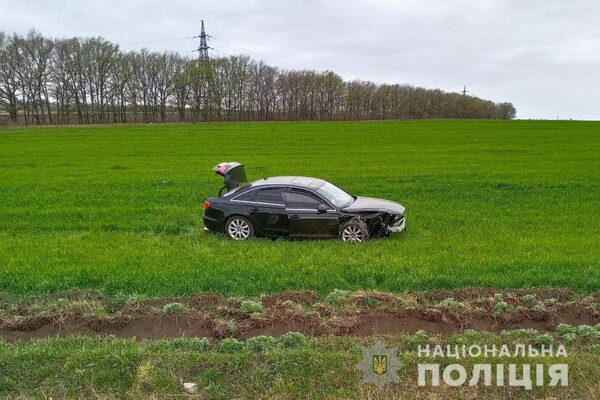 Двое погибших: на въезде в Харьков ВАЗ не пропустил Audi фото 4