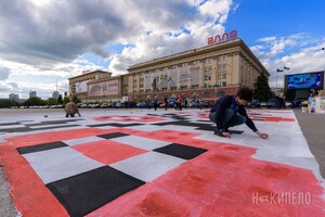 Велозаезд, автопробег, узоры на площади: как в Харькове отпраздновали День вышиванки фото 8