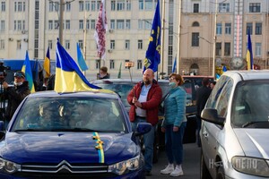 Велозаезд, автопробег, узоры на площади: как в Харькове отпраздновали День вышиванки фото 17