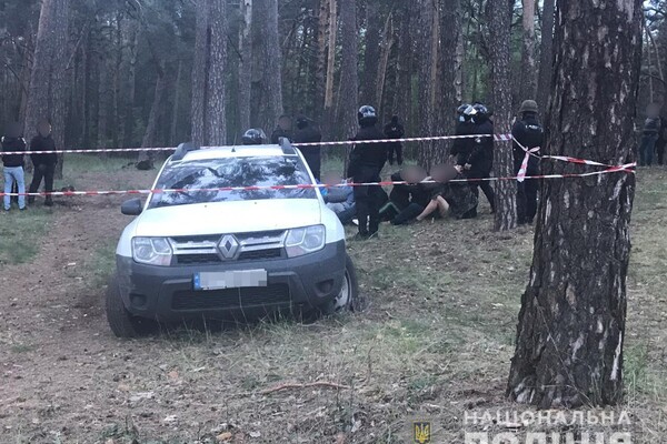 Стреляли по машине: под Харьковом полиция задержала членов организации POTON фото 6