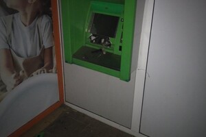 Взрыв в супермаркете: в Харькове пытались ограбить банкомат фото