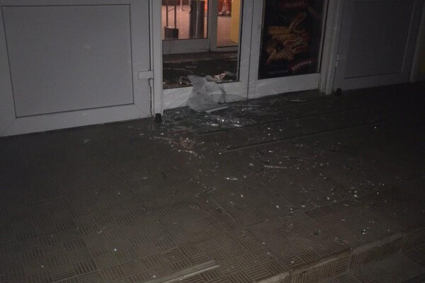 Взрыв в супермаркете: в Харькове пытались ограбить банкомат фото 3