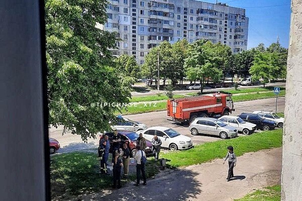 Вызывали спасателей: в Харькове маленькая девочка заперлась в автомобиле фото 6