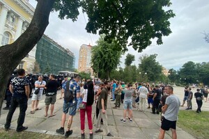 Протест под судом: в Харькове закидали яйцами сторонников POTON фото 1
