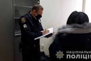 С кем не бывает: в Одессе женщина угнала у таксиста авто и попала на нем в ДТП фото