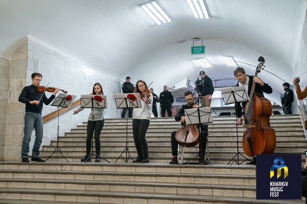 Концерт поміж вибухів: у Харкові символічно відкрили KharkivMusicFest (фото) фото 35