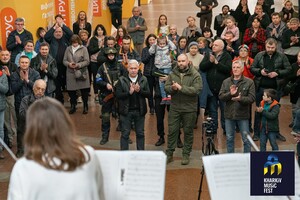 Концерт между взрывами: в Харькове символически открыли KharkivMusicFest (фото) фото 44