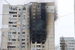 После вражеских обстрелов пожары вспыхнули в 10 квартирах на Северной Салтовке (фото) фото 5