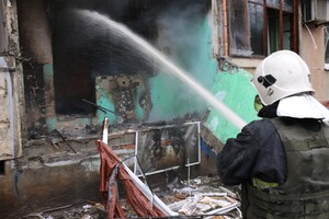 После вражеских обстрелов пожары вспыхнули в 10 квартирах на Северной Салтовке (фото) фото 9