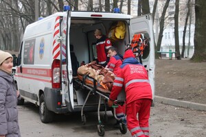 После вражеских обстрелов пожары вспыхнули в 10 квартирах на Северной Салтовке (фото) фото 14