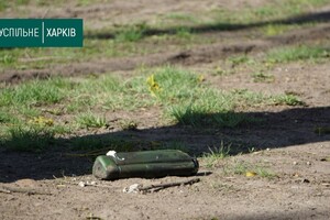 Российские войска дистанционно разбрасывали мины замедленного действия во дворах на ХТЗ (фото) фото 4