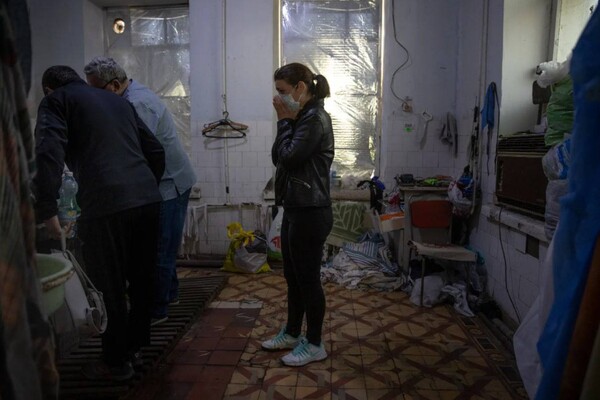 Рідні опізнали двох жителів Гусарівки, вбитих під час російської окупації. || Фото: nytimes.com