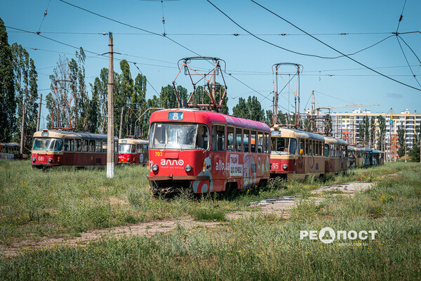 &quot;Кладбище трамваев&quot;: как выглядит Салтовское депо после российских обстрелов (фото) фото 11