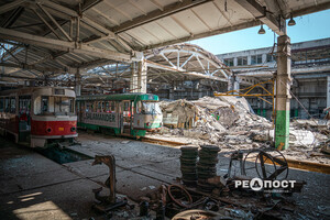 &quot;Кладбище трамваев&quot;: как выглядит Салтовское депо после российских обстрелов (фото) фото 16