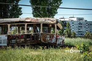 &quot;Кладбище трамваев&quot;: как выглядит Салтовское депо после российских обстрелов (фото) фото 20