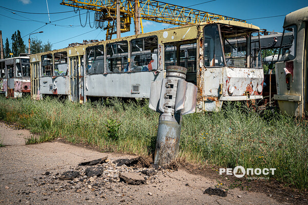 &quot;Кладбище трамваев&quot;: как выглядит Салтовское депо после российских обстрелов (фото) фото 24