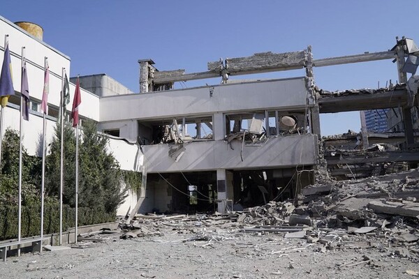Россияне разрушили ракетой педагогический университет в Харькове (фото) фото 3