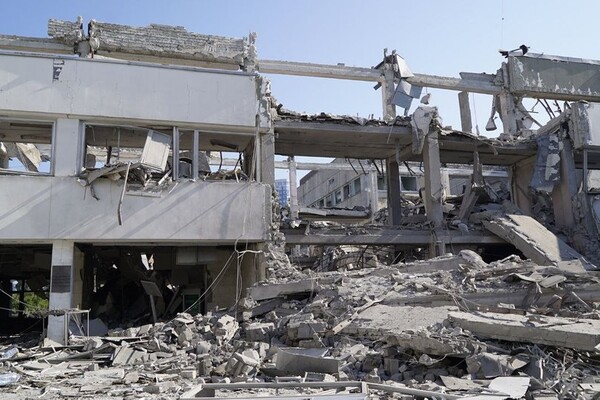 Россияне разрушили ракетой педагогический университет в Харькове (фото) фото 4